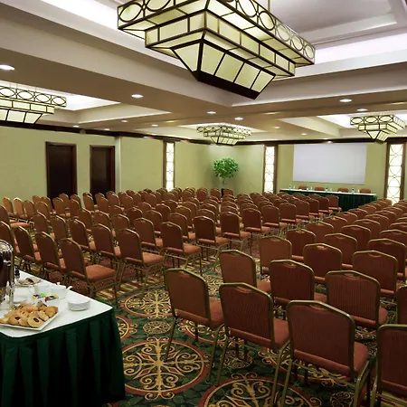 Hilton Garden Inn Toronto Airport-3